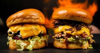 Que tal saborear o melhor hambúrguer da região com seu pai neste Mês dos Pais, na Mouts Burger?